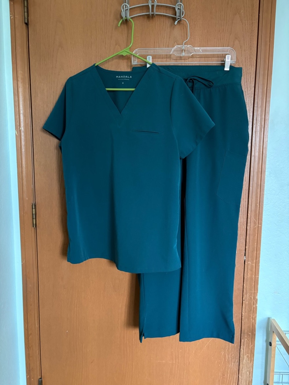 Mandala Caribbean Blue Scrub Set - V-Neck Top sz M & Drawstring Pants sz PM